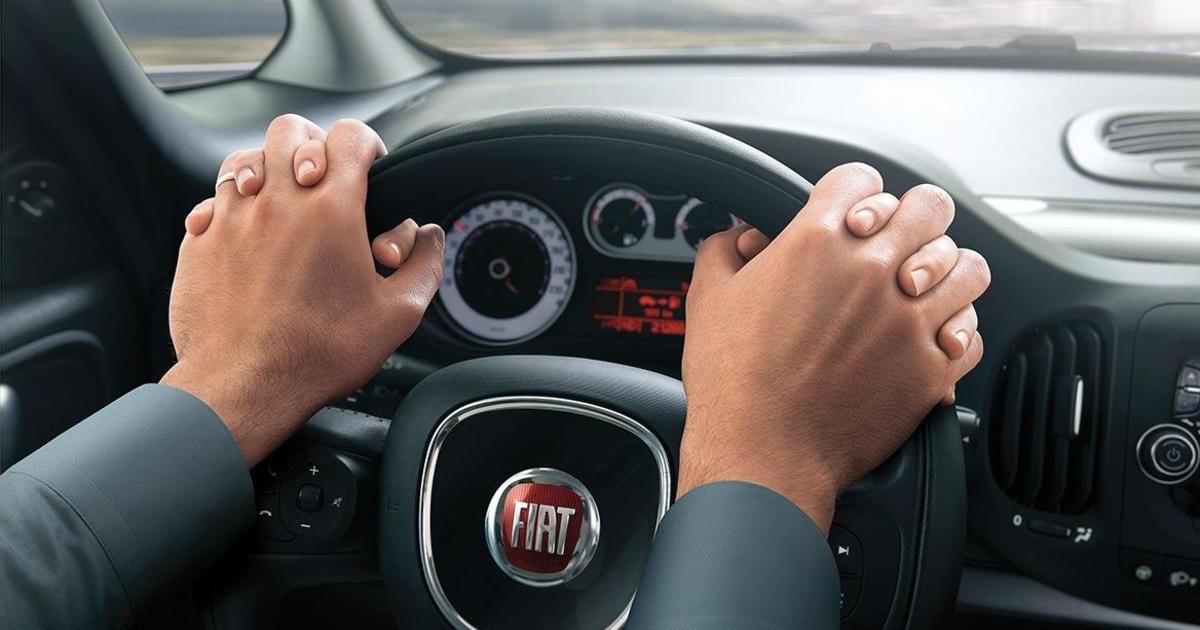 Социальная реклама Fiat напомнила, как держать руль.