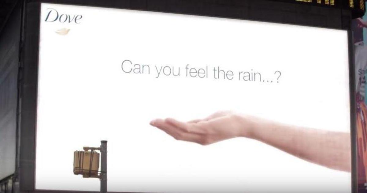 Dove запустила кампанию с билбордом, реагирующим на дождь.