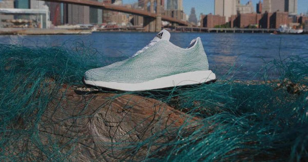 Бренд Adidas выпустил кроссовки из мусора ко дню океанов.