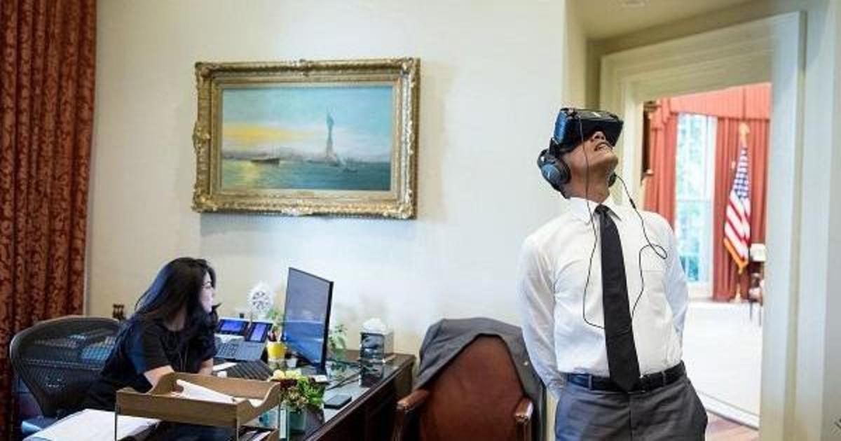 Барак Обама в VR-шлеме вдохновил пользователей на фотошоп-битву.