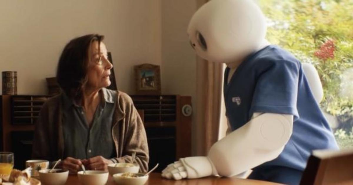 Французские креативщики показали мир одиноких людей с роботами-ассистентами