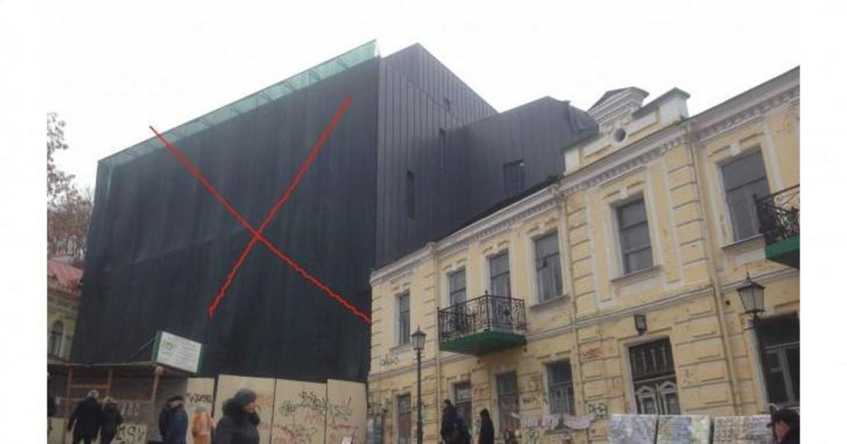 Киевляне собирают подписи на снос «черного куба».