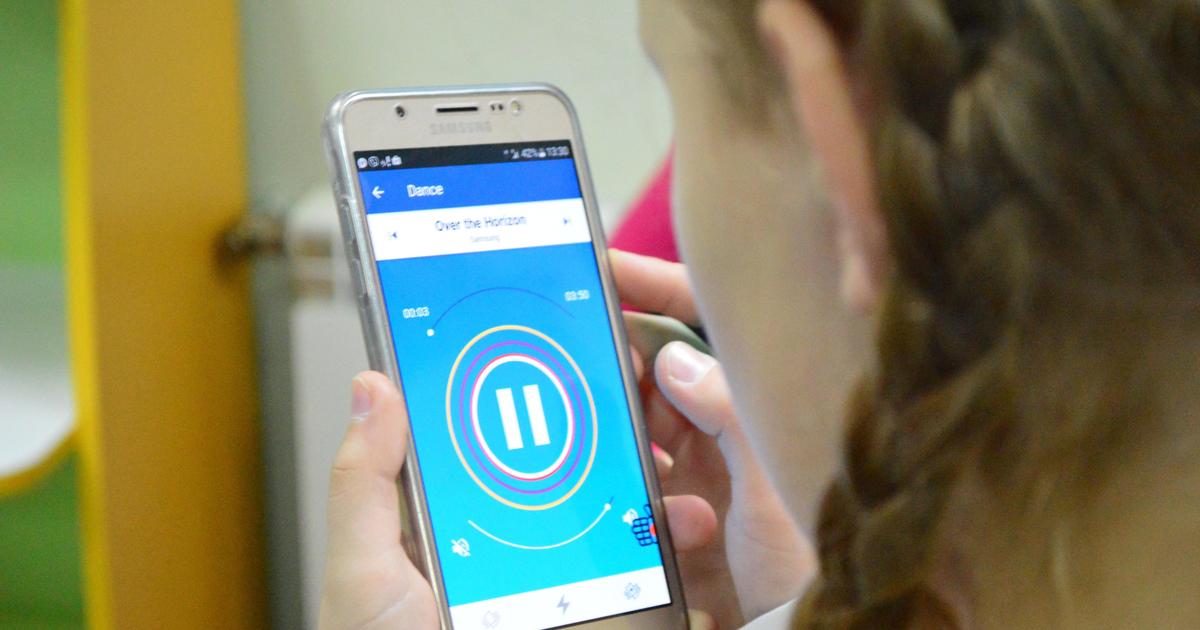 Украинец создал приложение для неслышащих, помогая им почувствовать музыку.