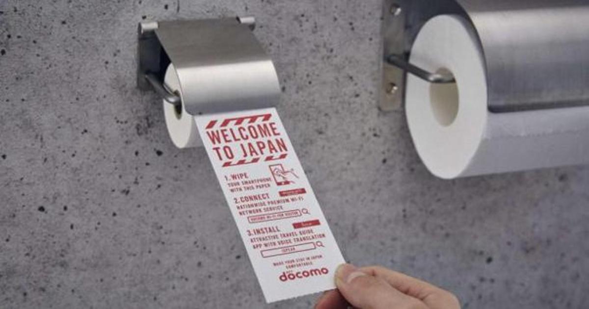 В США смартфоны обзавелись свитерами, а в Японии — туалетной бумагой.
