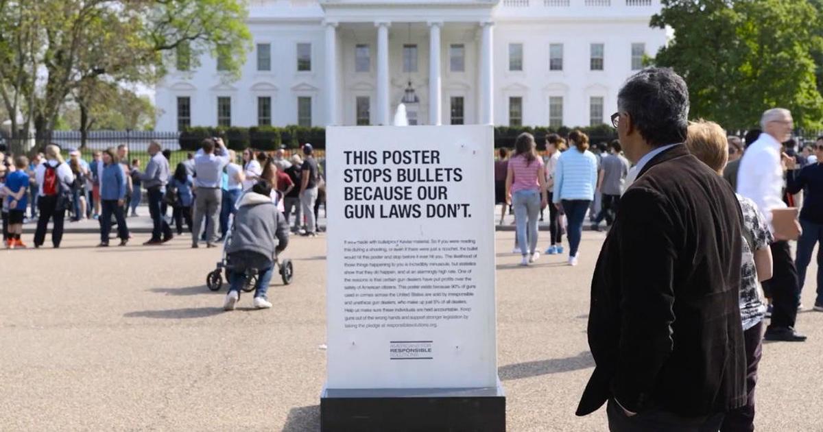 Пуленепробиваемые постеры бросили вызов закону о контроле над оружием.