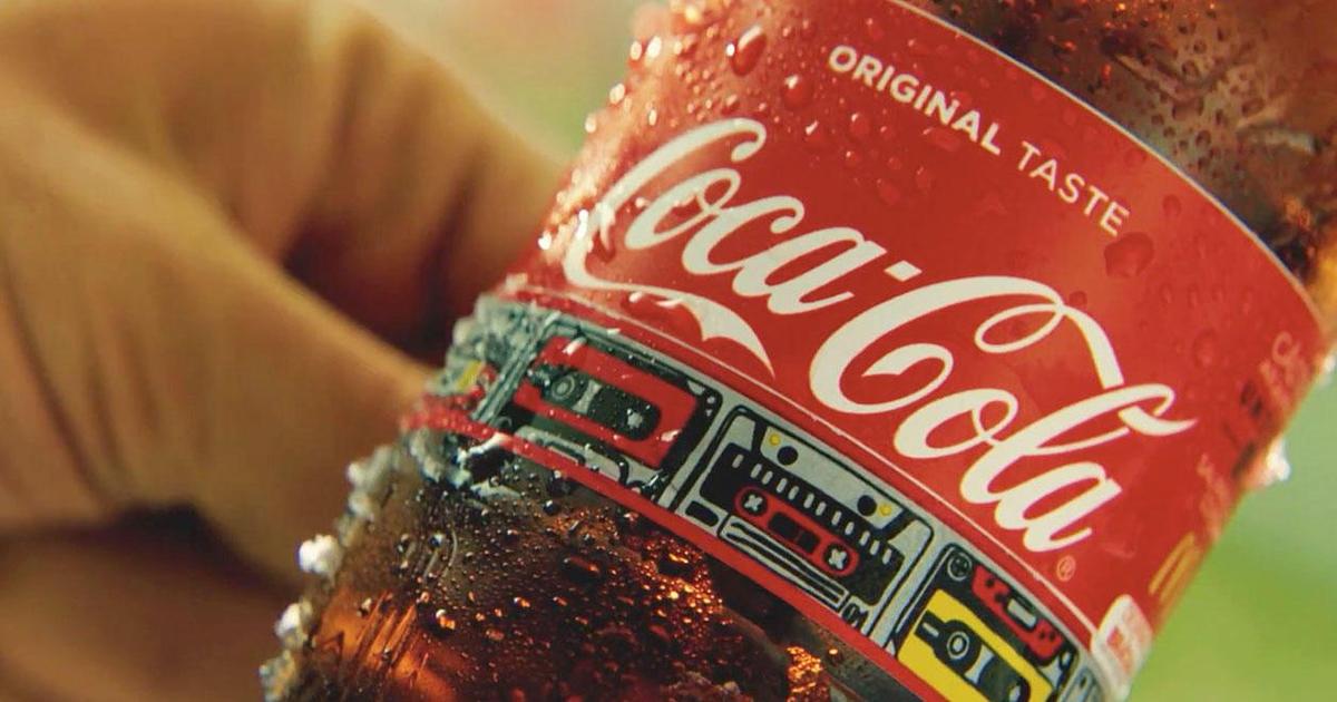 Coca-Cola превратила этикетки в браслеты с доступом на фестиваль.