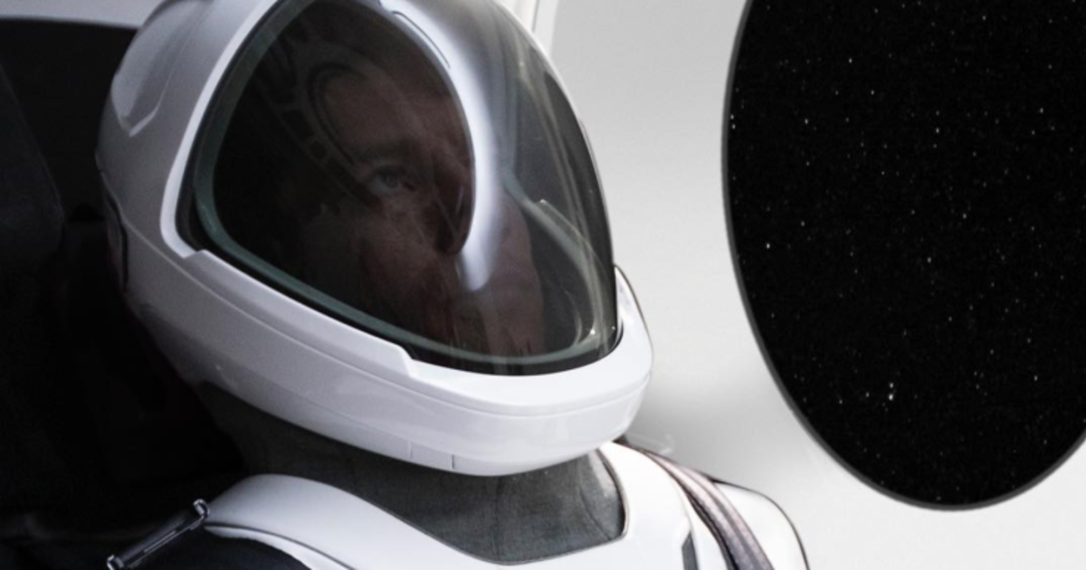 Илон Маск показал, как выглядит космический скафандр для SpaceX.