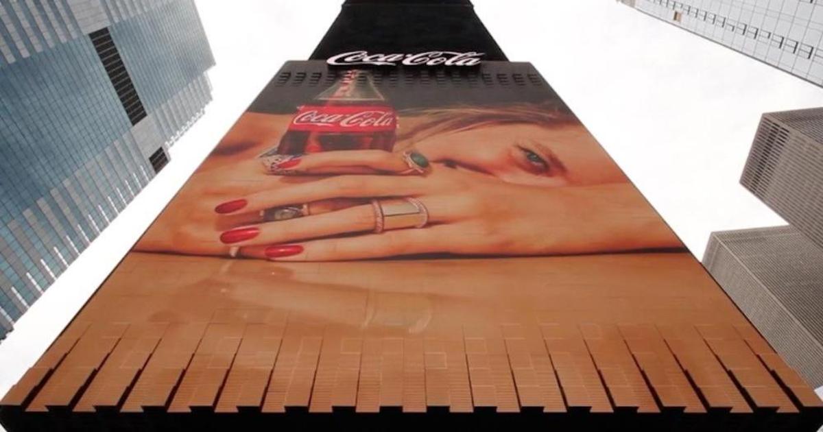 Coca-Cola установила огромный 3D «живой» билборд в Нью-Йорке.