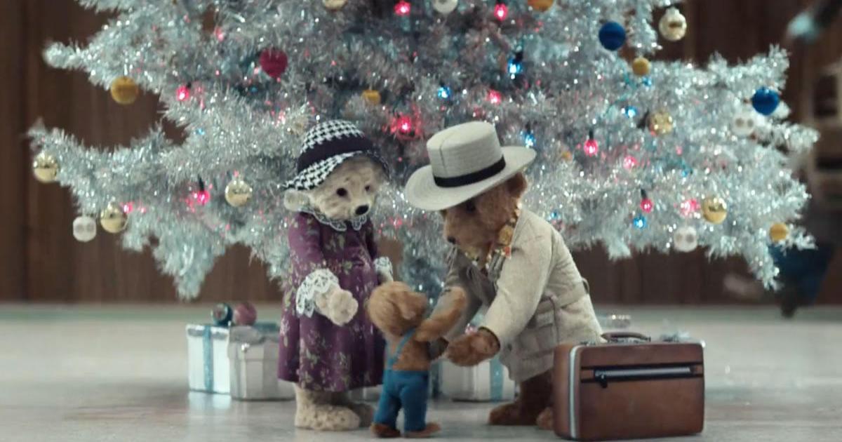 Аэропорт Хитроу посвятил рождественский ролик истории любви плюшевых мишек.