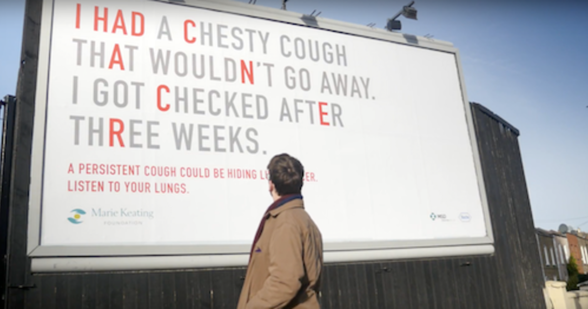 Кашляющий билборд предупредил о раке легких.