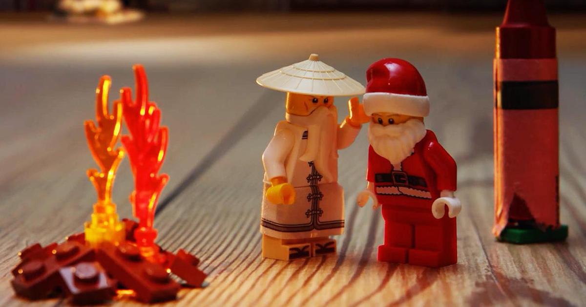 Сэнсэй Ву помог Санта-Клаусу спасти Рождество в новой рекламе Lego.