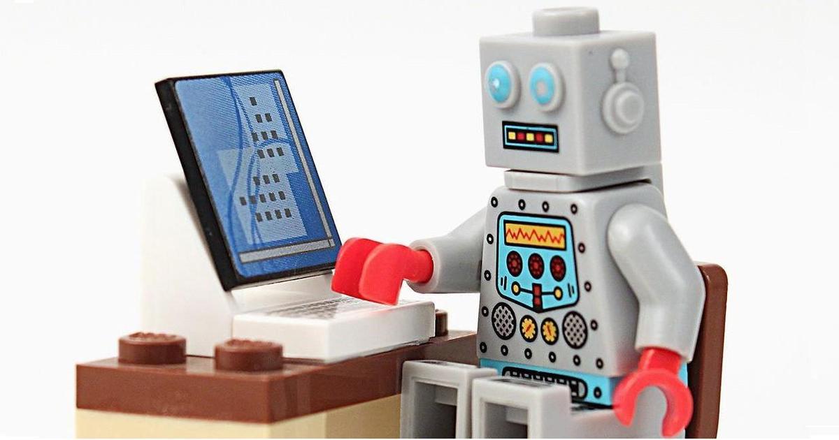 Lego запустил чат-бота в Facebook, чтобы помочь с выбором подарков.