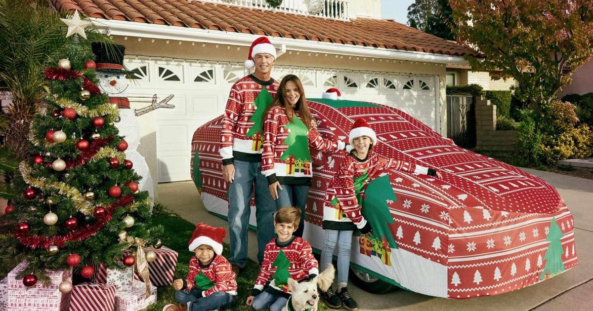 Toyota связала уродливый рождественский свитер для Camry.