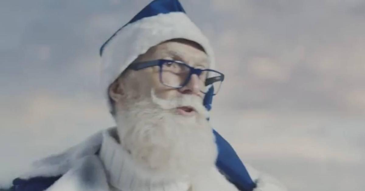 Киевстар предстал в образе стильного Деда в пальто в новогоднем промо.