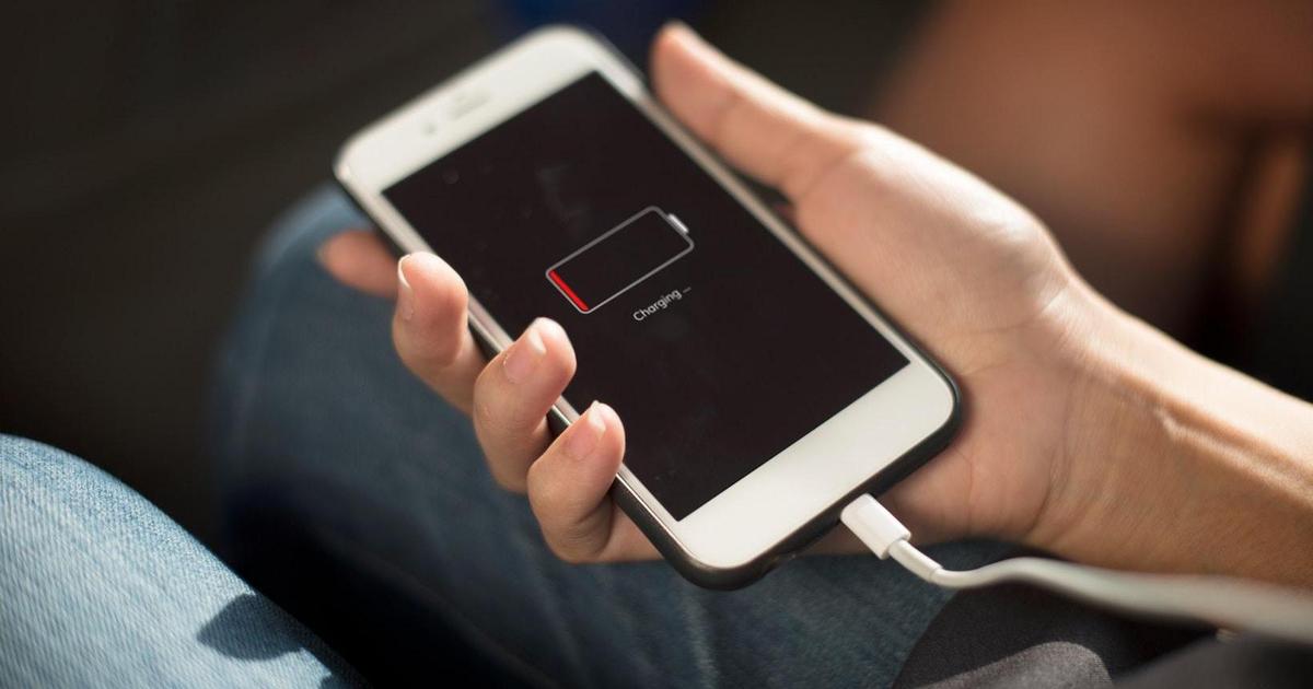 Apple извинилась за замедление iPhone и предложила скидку на аккумуляторы.