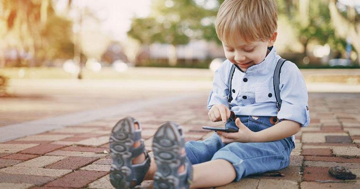 Два инвестора Apple призвали компанию изучить влияние смартфонов на детей.