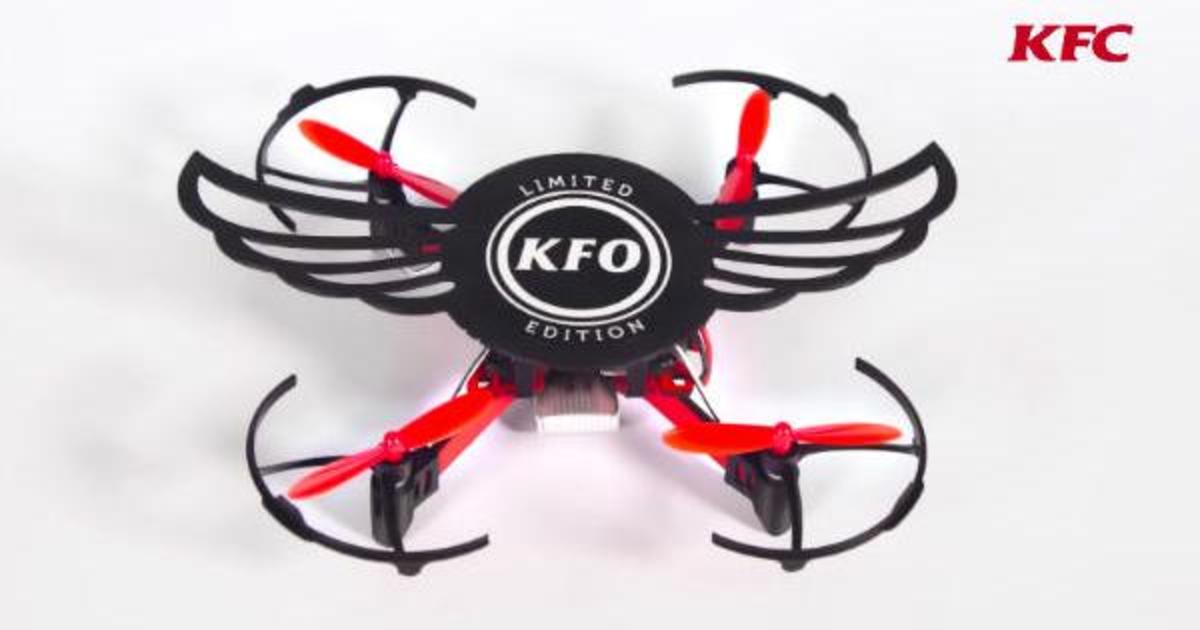 KFC начала доставлять крылышки вместе с дронами.