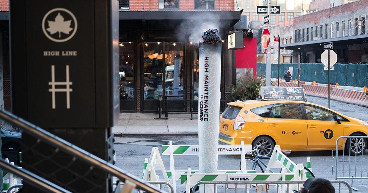 В Нью-Йорке появились дымящиеся сигареты с марихуаной в рамках промо HBO.