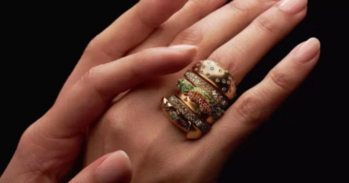 В День Валентина McDonald’s подарит кольцо с бриллиантами в виде «Биг-Мака»