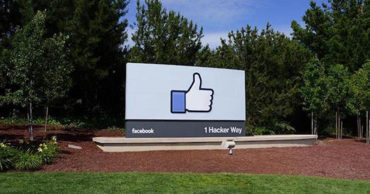 Facebook проверит покупателей политической рекламы с помощью открыток.