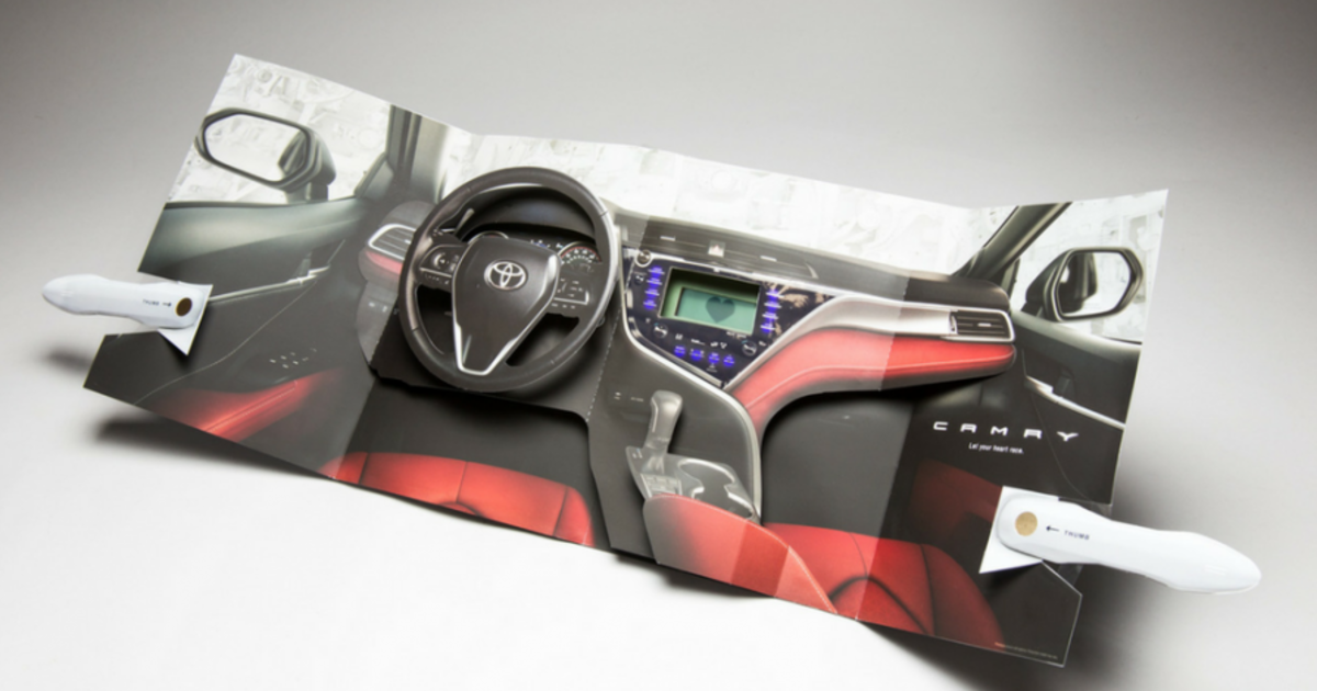 Интерактивная печатная реклама Toyota измерила пульс читателей.
