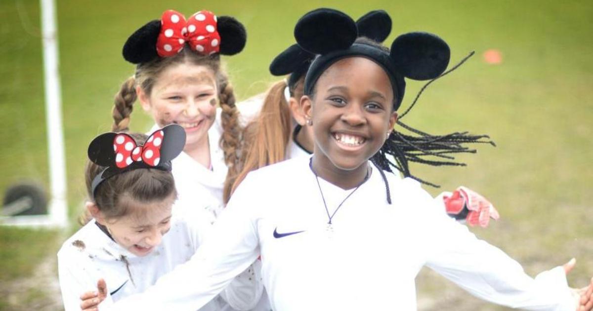 Disney UK призывает девочек играть в футбол в новой кампании.
