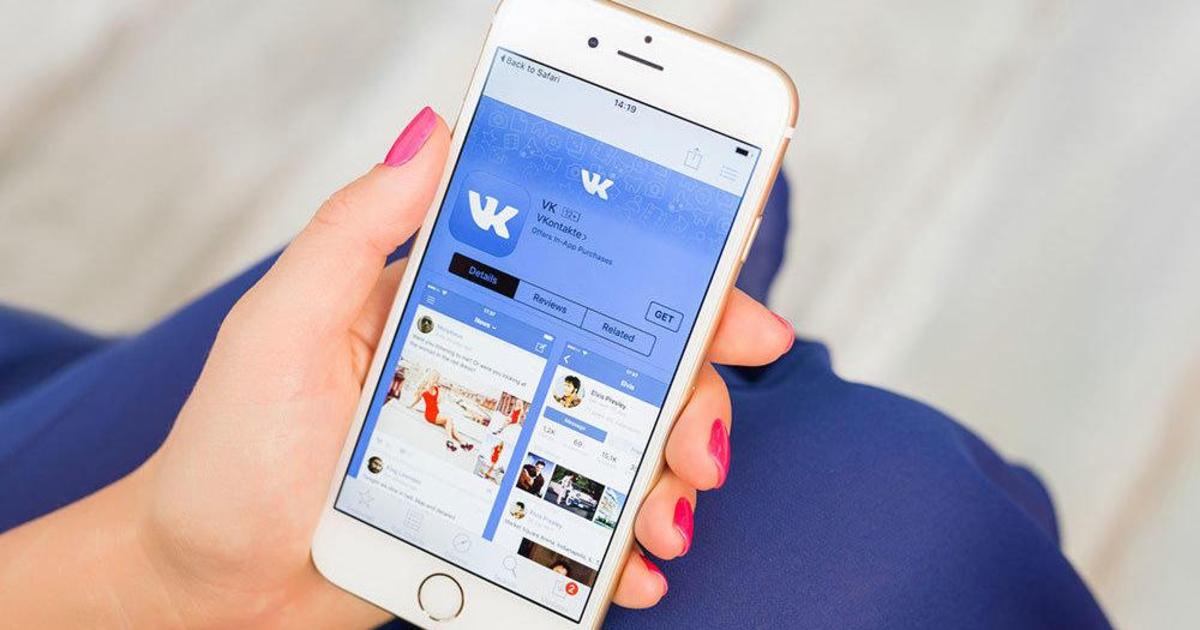 ВКонтакте впервые выпала из топ-10 популярных сайтов месяца.