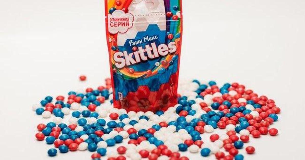 Skittles перекрасился в цвета российского флага.