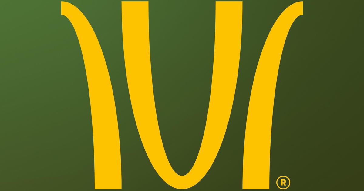 McDonald&#8217;s порезал собственный логотип в рекламных принтах.