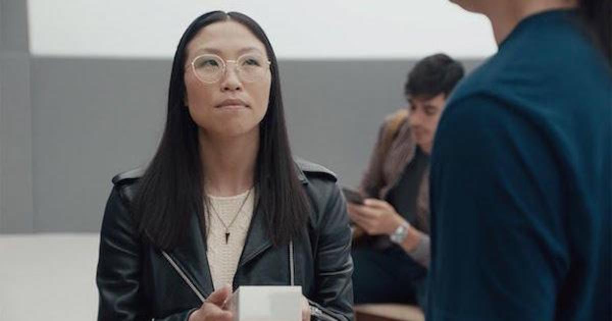 Samsung высмеял дизайнерские дефекты Apple в новой кампании для Galaxy S9.