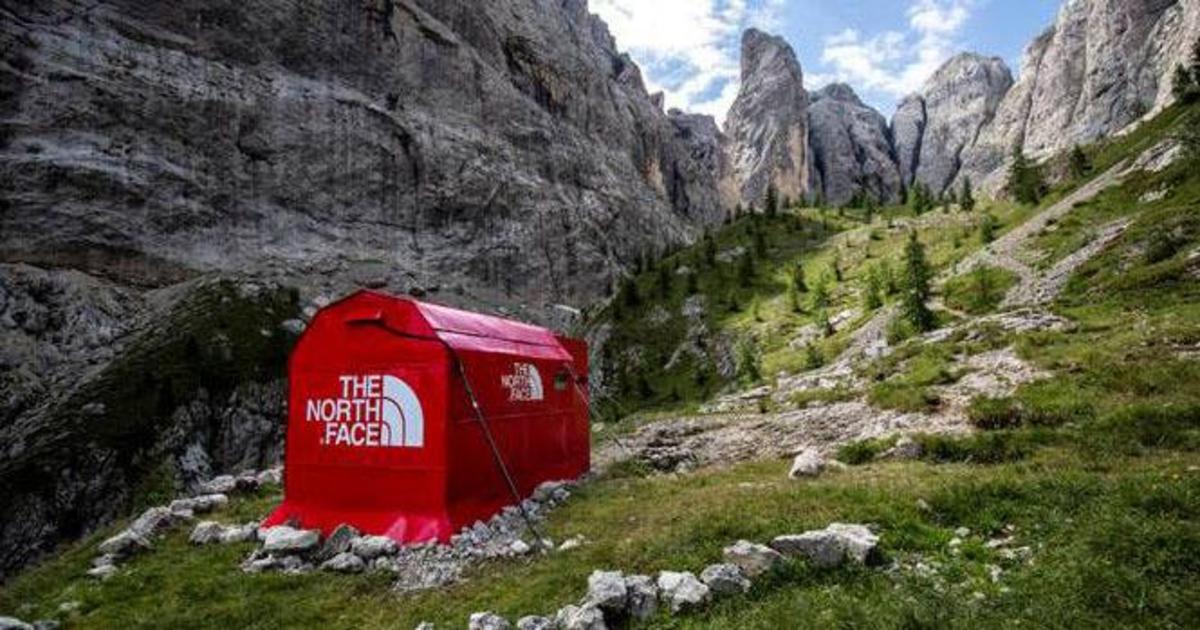 The North Face установил pop-up магазин в Итальянских Альпах.