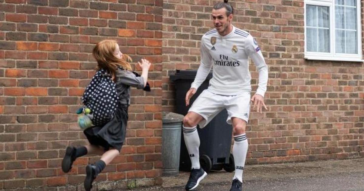 Маленькая девочка утерла нос звездам футбола в рекламе BT Sport.