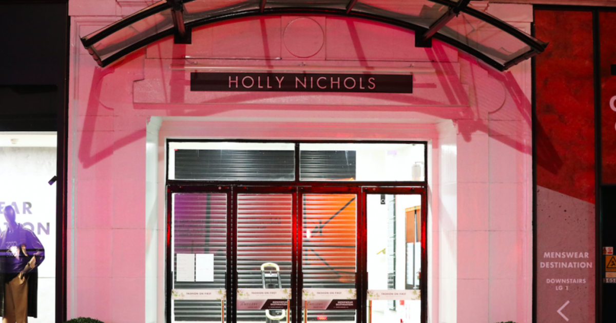 Harvey Nichols переименовал себя в «Холи Николз» в честь девочек.