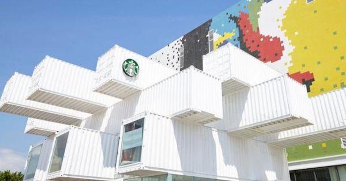 Starbucks открыл первую кофейню из транспортных контейнеров.