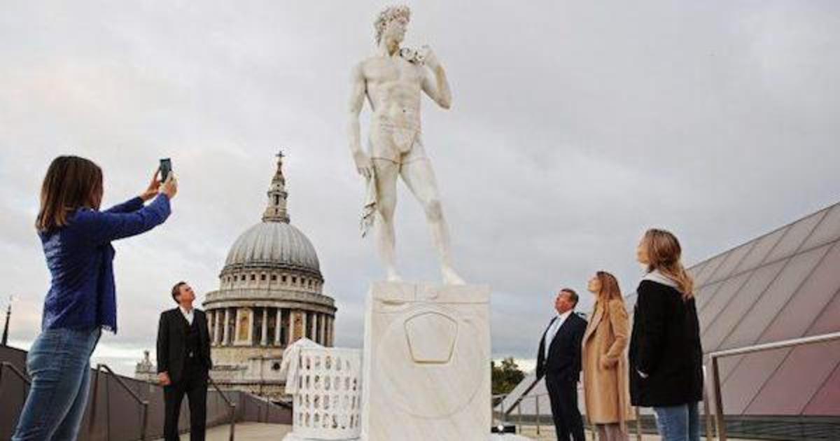 Samsung изменил обнаженные статуи Давида и Мыслителя ради стирки.