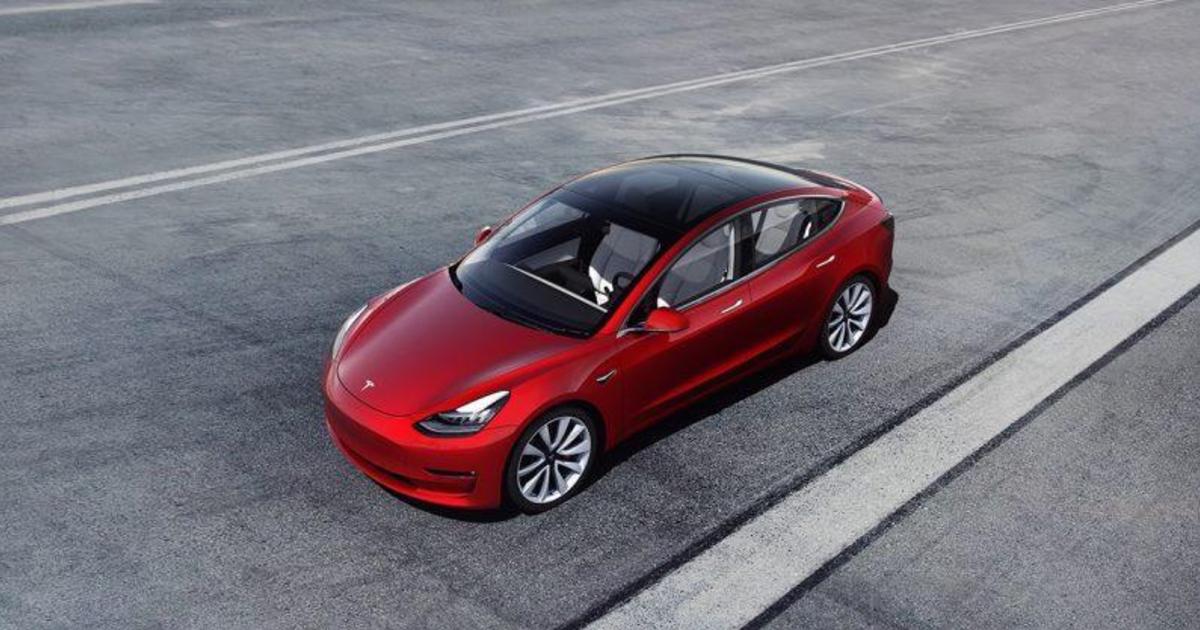 Илон Маск анонсировал продажи «дешевой» Tesla Model 3.