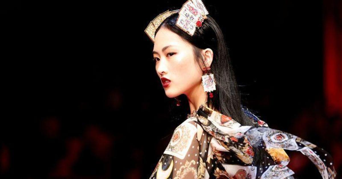 Китайские e–commerce сайты бойкотируют продукты Dolce &#038; Gabbana из-за расистской рекламы.