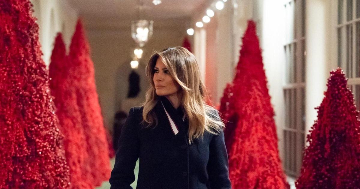 Пользователи Twitter сравнили рождественские декорации Белого дома с «Рассказом служанки».