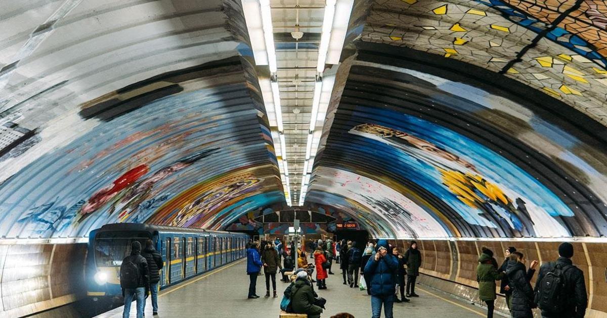 В столичном метро завершили создание грандиозного мурала More Than Us.