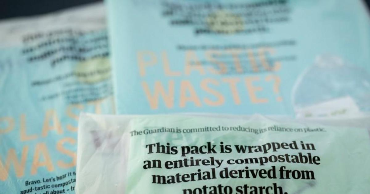 The Guardian будет бороться с загрязнением пластиком биоразлагаемой обложкой.