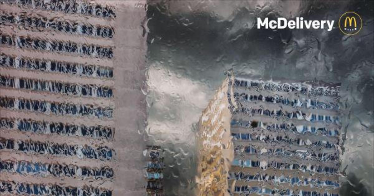 McDonald&#8217;s рассказал о сервисе доставки, показав непогоду за окном.