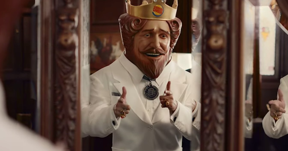 Рекламные войны: Burger King нарядил Короля в одежду Полковника Сандерса.