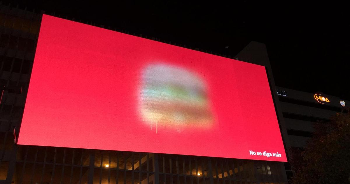 Размытая реклама McDonald’s подчеркнула узнаваемость меню сети.