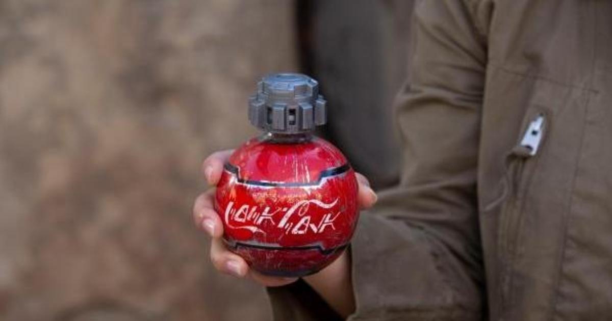 Coca-Cola и Disney выпустили круглые бутылки в честь открытия тематического парка