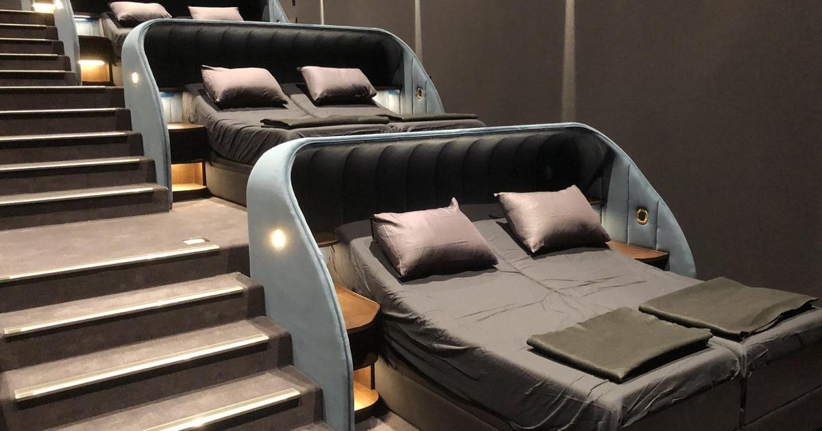 Швейцарский кинотеатр заменил все кресла кроватями