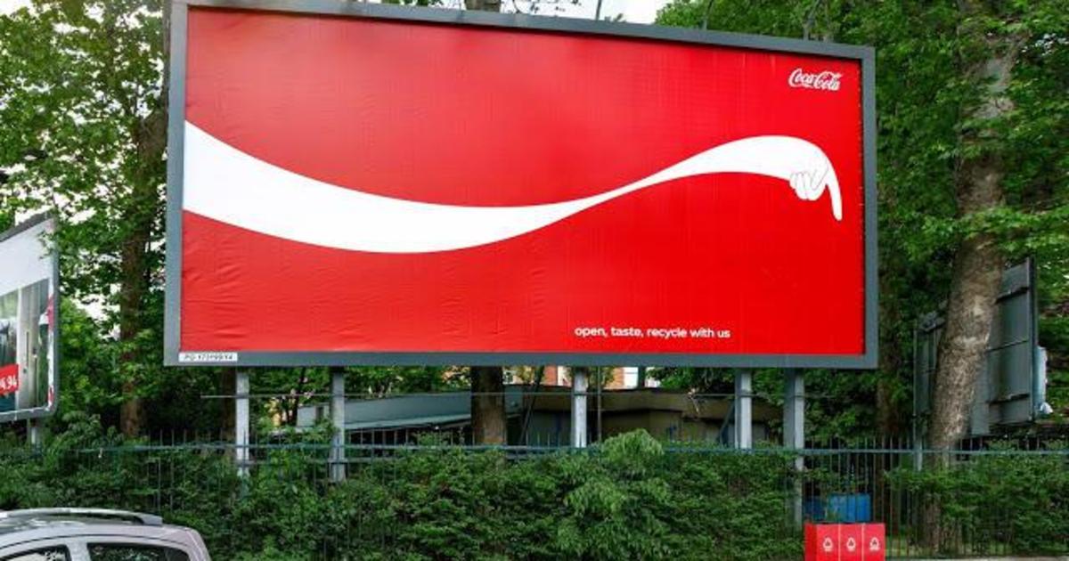 Coca-Cola призвала сортировать мусор с помощью билбордов