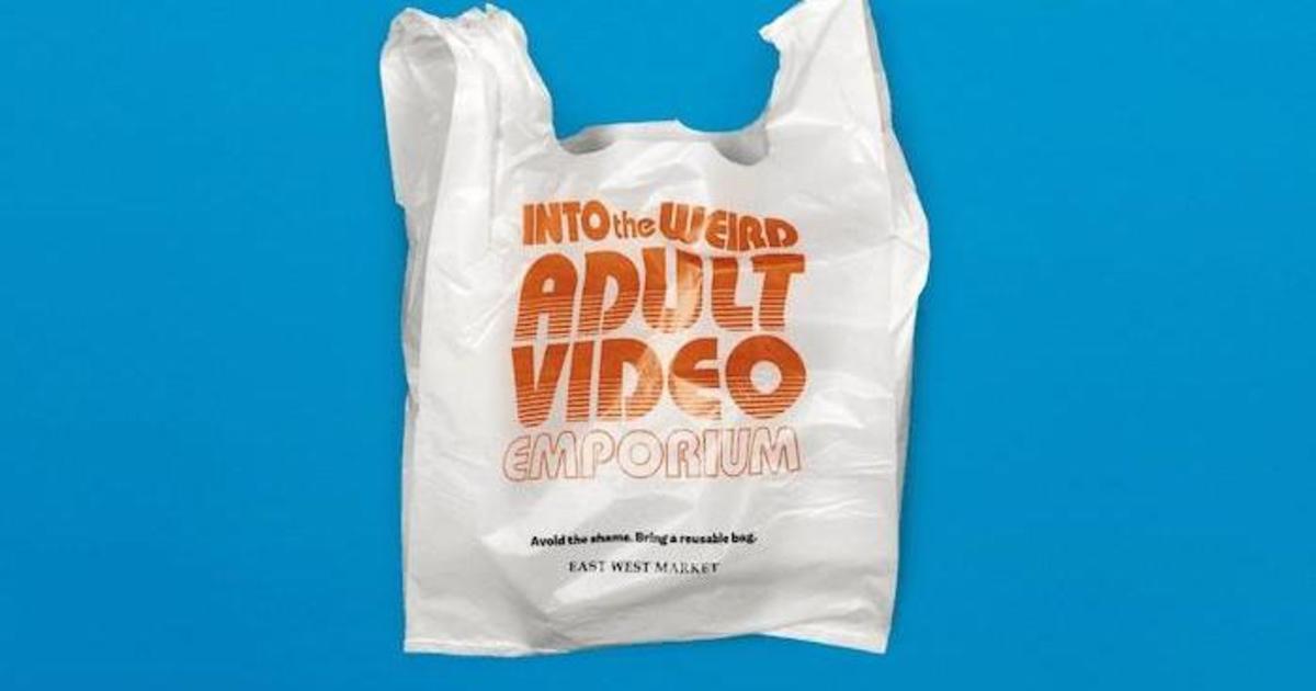 Магазин выпустил непривлекательные пакеты, чтобы покупатели приносили многоразовые сумки