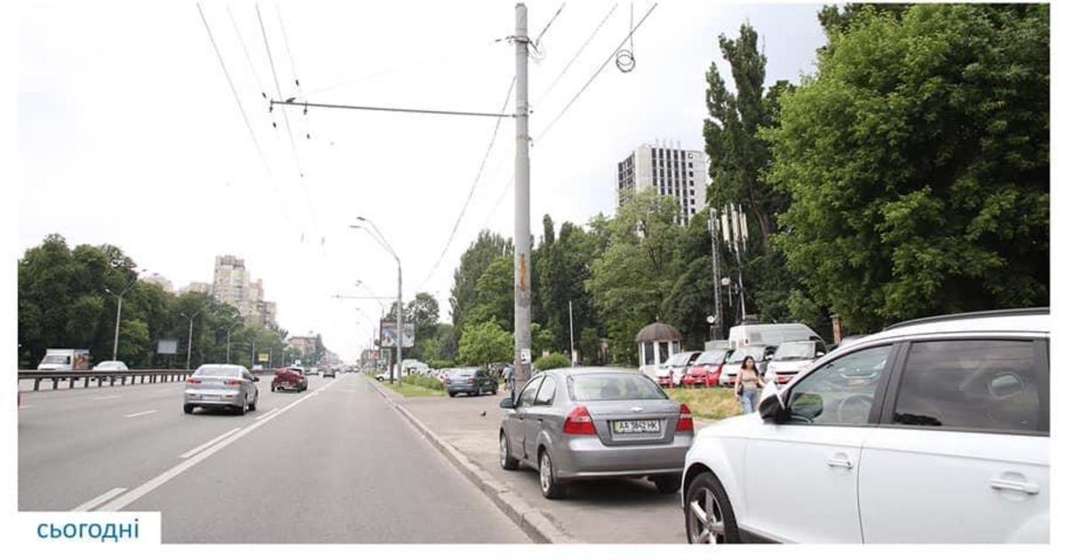 Проспект Победы в Киеве освободили от части рекламы