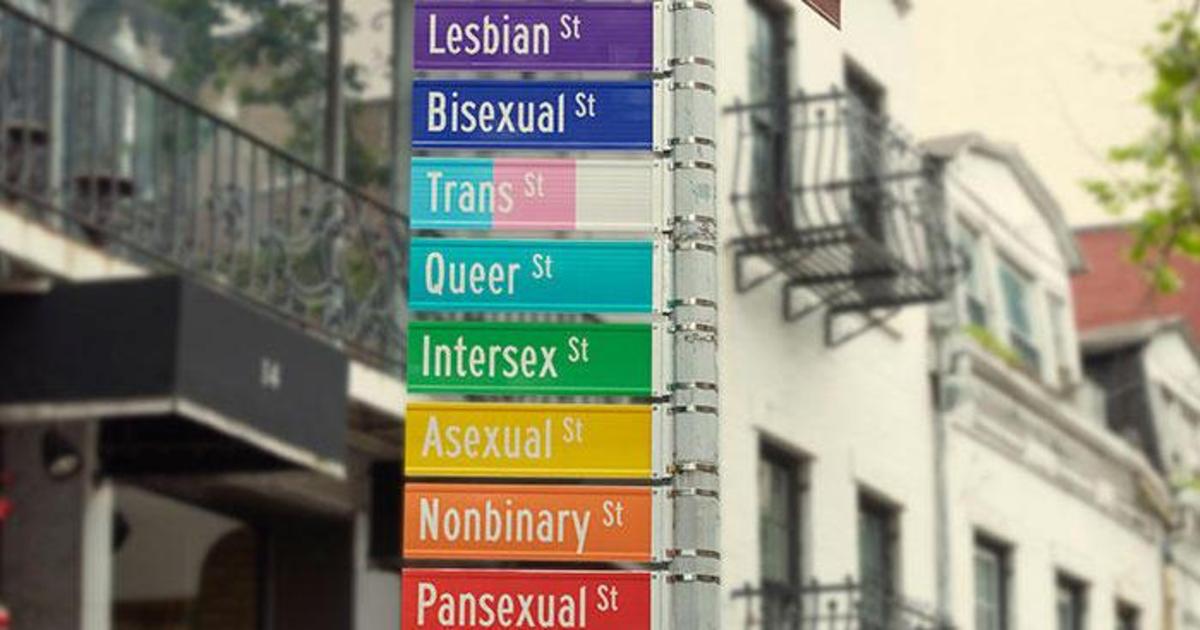 Mastercard разместил уличные указатели в поддержку ЛГБТ в одном из кварталов Нью-Йорка