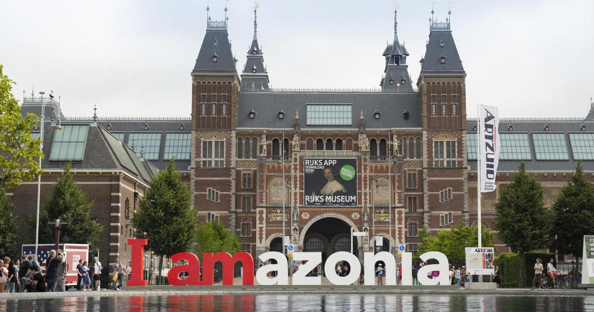 Greenpeace изменил туристический символ Амстердама ради спасения тропических лесов